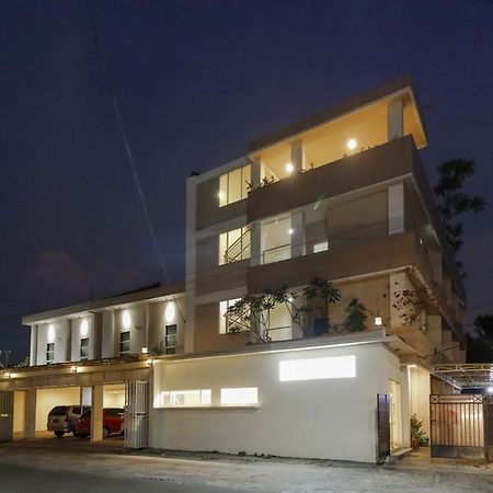 RedDoorz near Stadion Manahan Solo Bagian luar foto