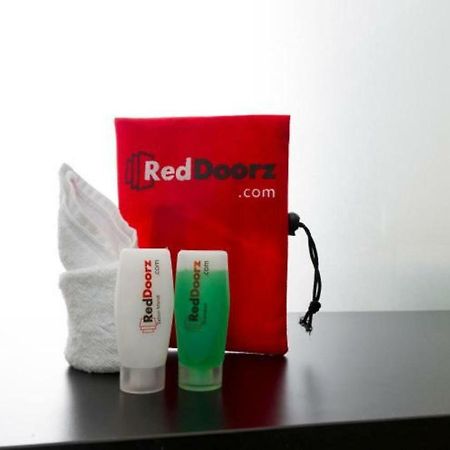 RedDoorz near Stadion Manahan Solo Bagian luar foto