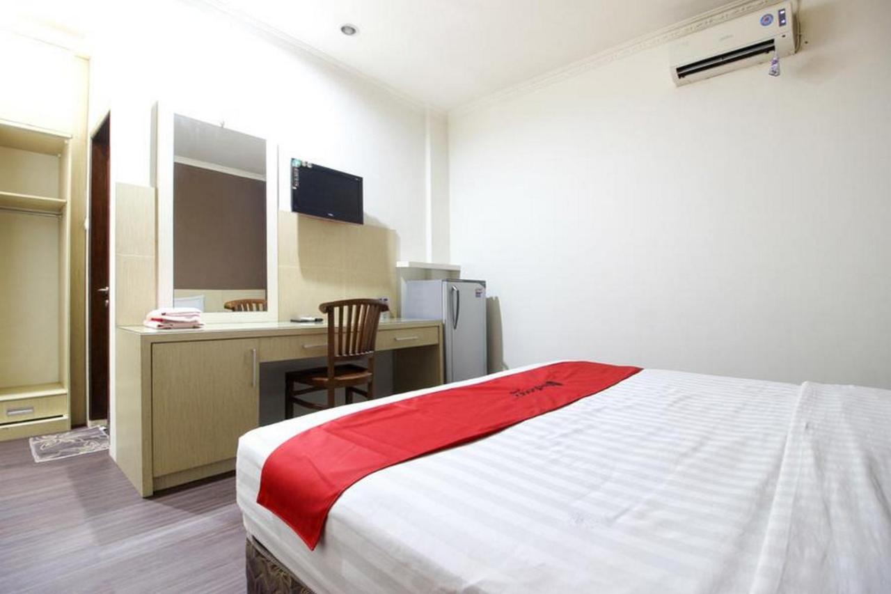 RedDoorz near Stadion Manahan Solo Bagian luar foto