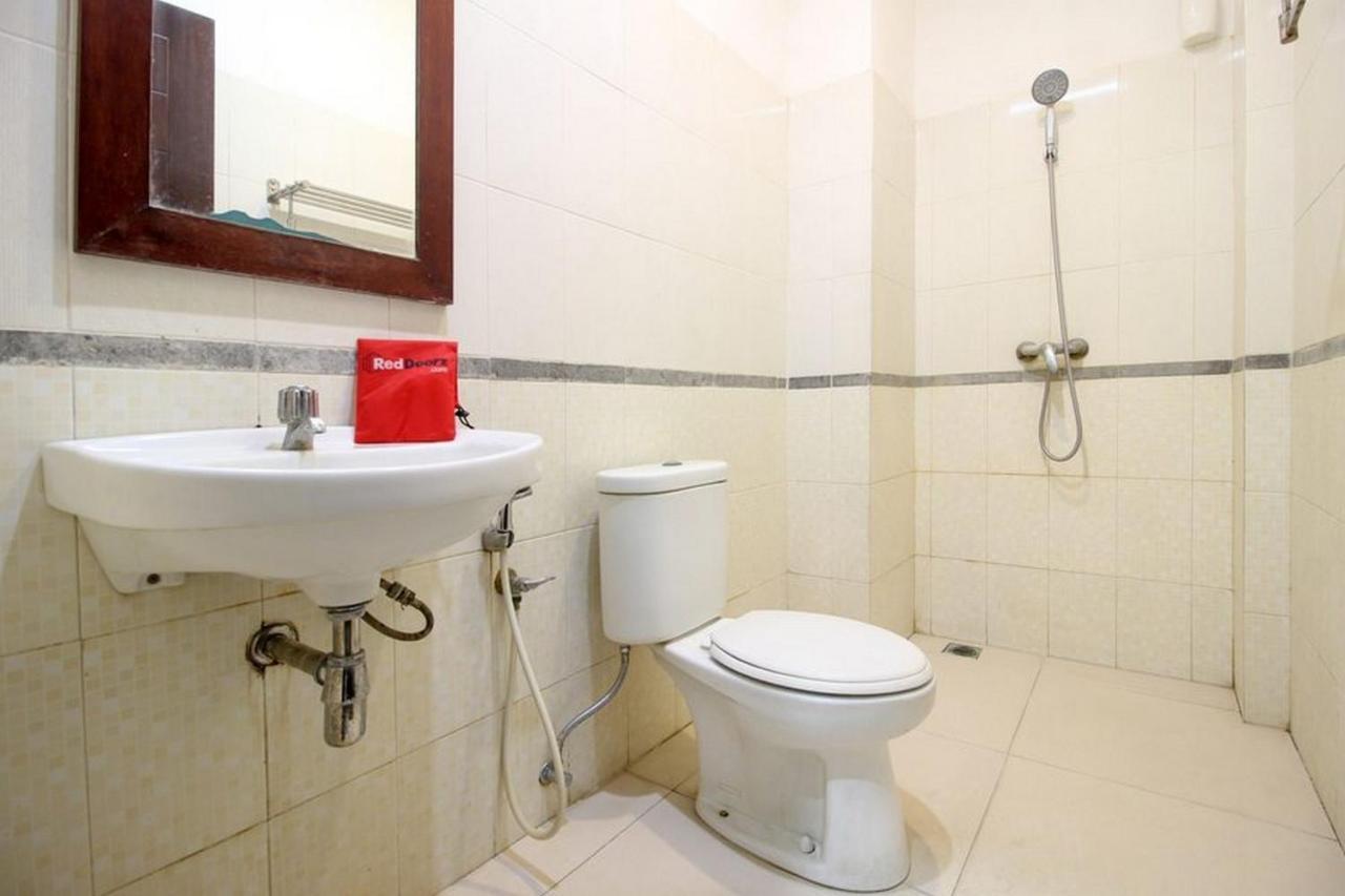 RedDoorz near Stadion Manahan Solo Bagian luar foto