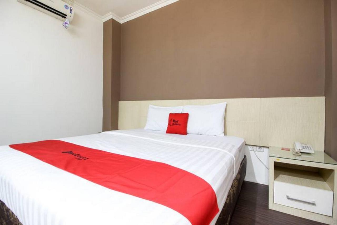 RedDoorz near Stadion Manahan Solo Bagian luar foto