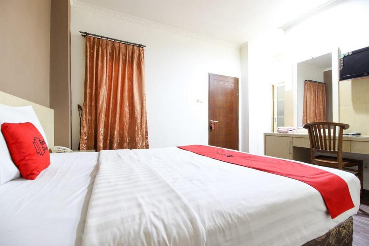 RedDoorz near Stadion Manahan Solo Bagian luar foto