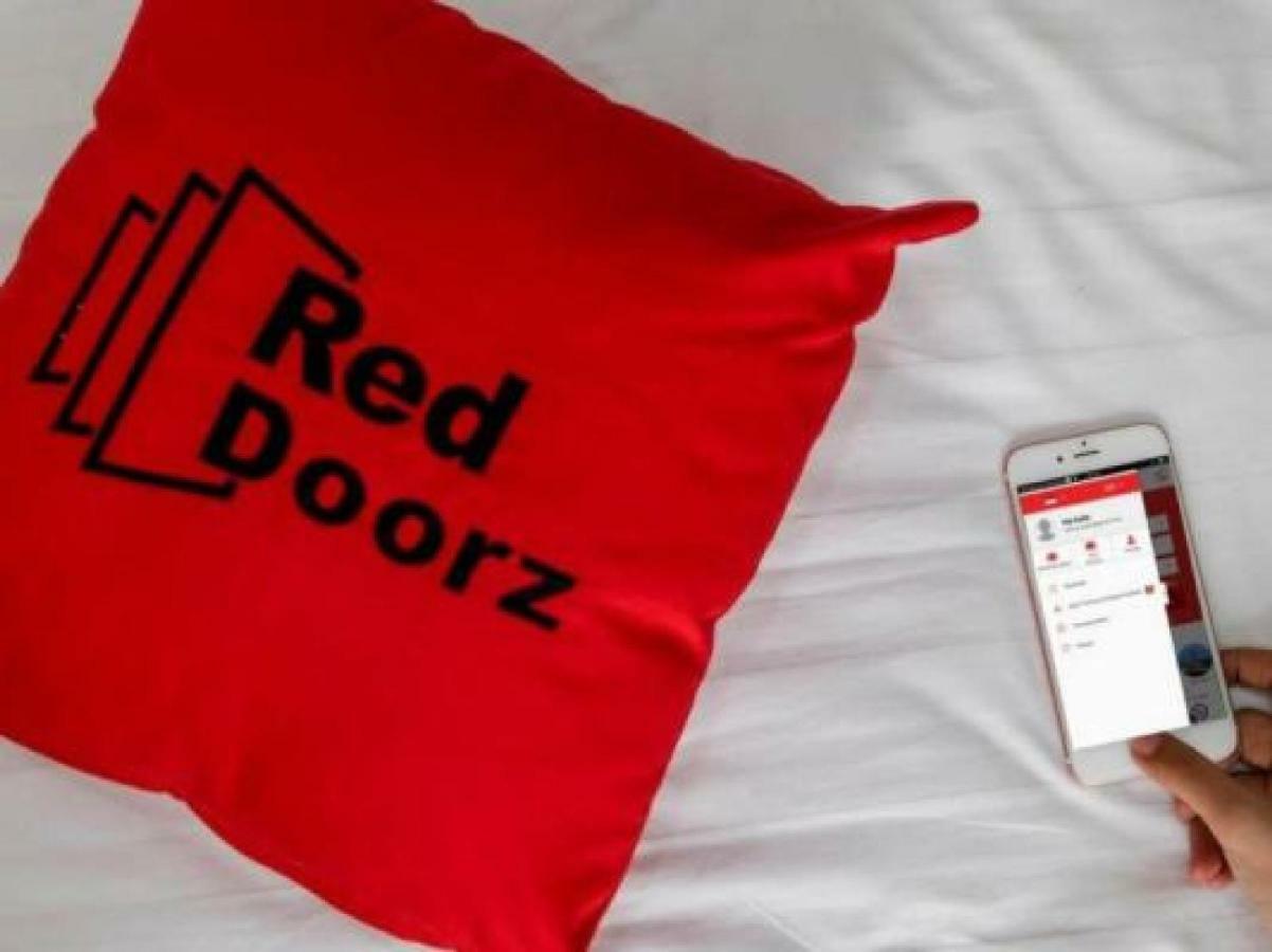 RedDoorz near Stadion Manahan Solo Bagian luar foto