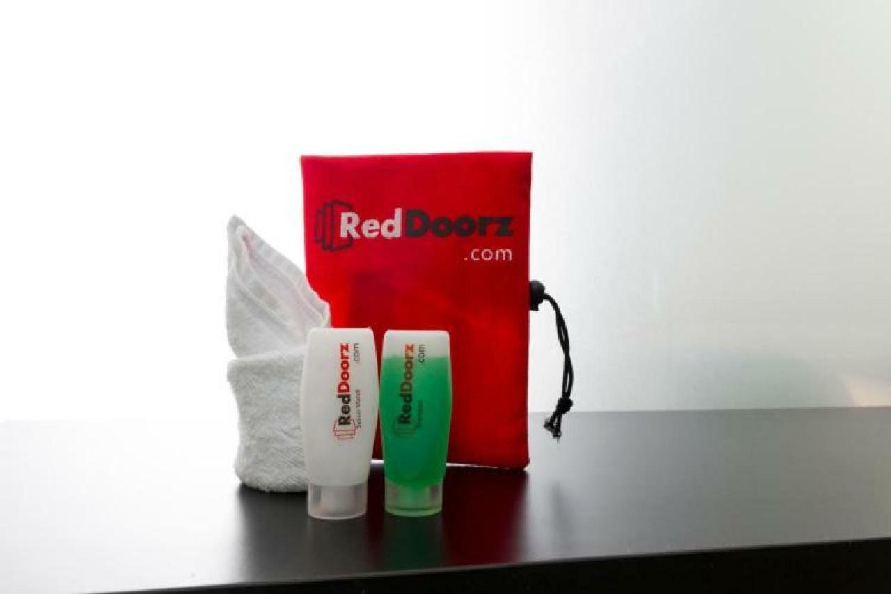 RedDoorz near Stadion Manahan Solo Bagian luar foto